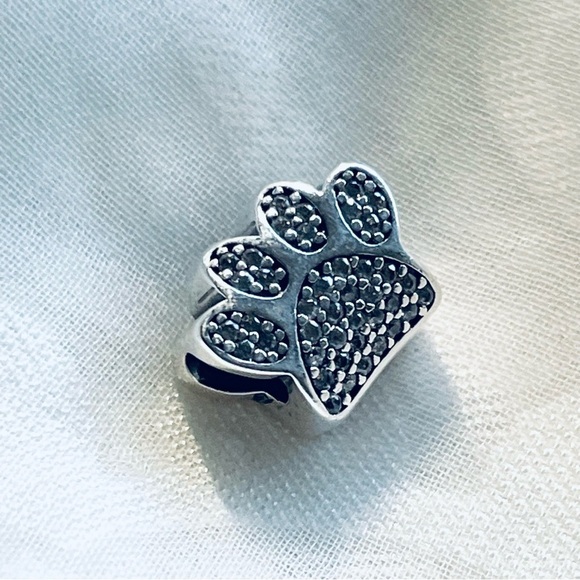🐾 NWOT Paw Print Charm ✨ - Picture 9 of 10